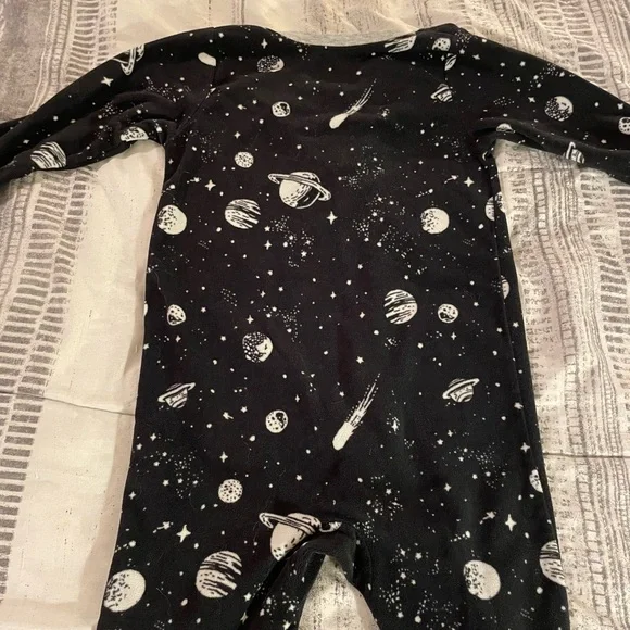 Carter’s fleece galaxy footie pajamas 5T - Picture 3 of 4